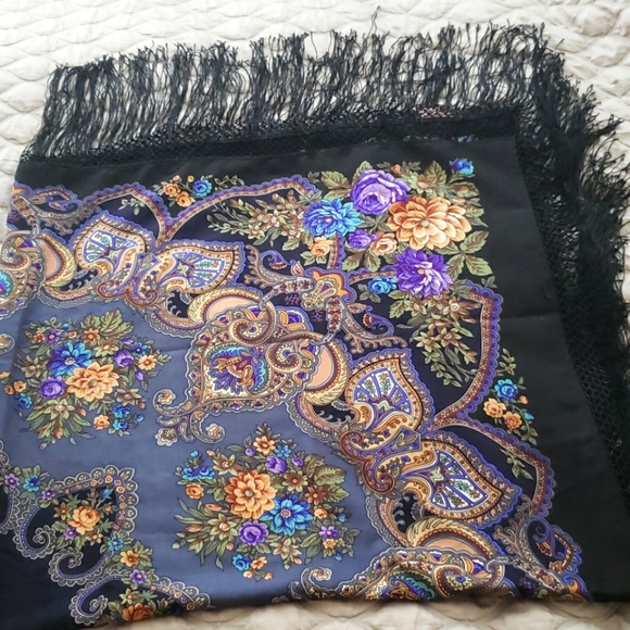 pavlovo posad Accessories - LARGE Pure wool traditional Russian shawl